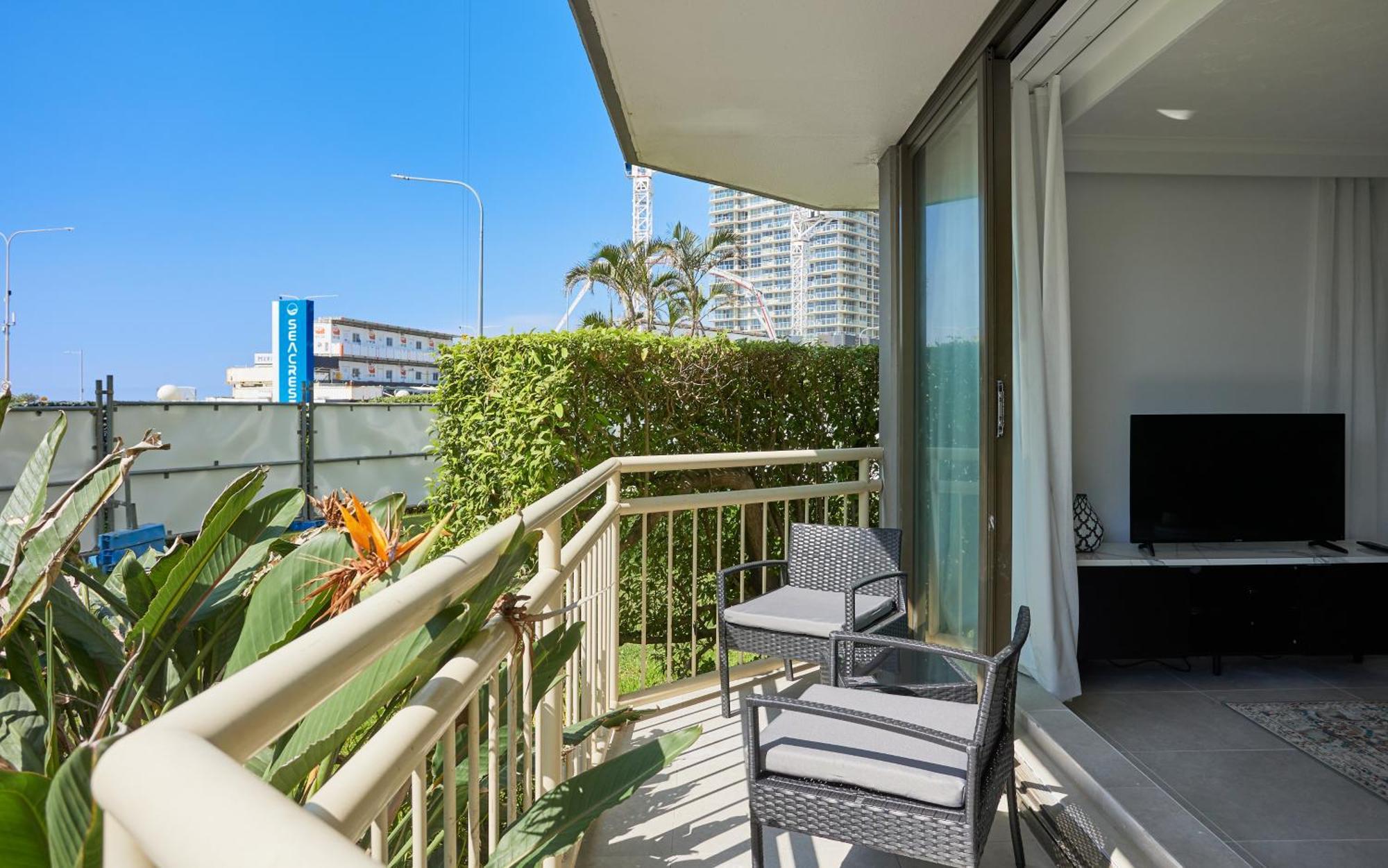 Seacrest Beachfront Apartments Surfers Paradise Gold Coast Exterior photo